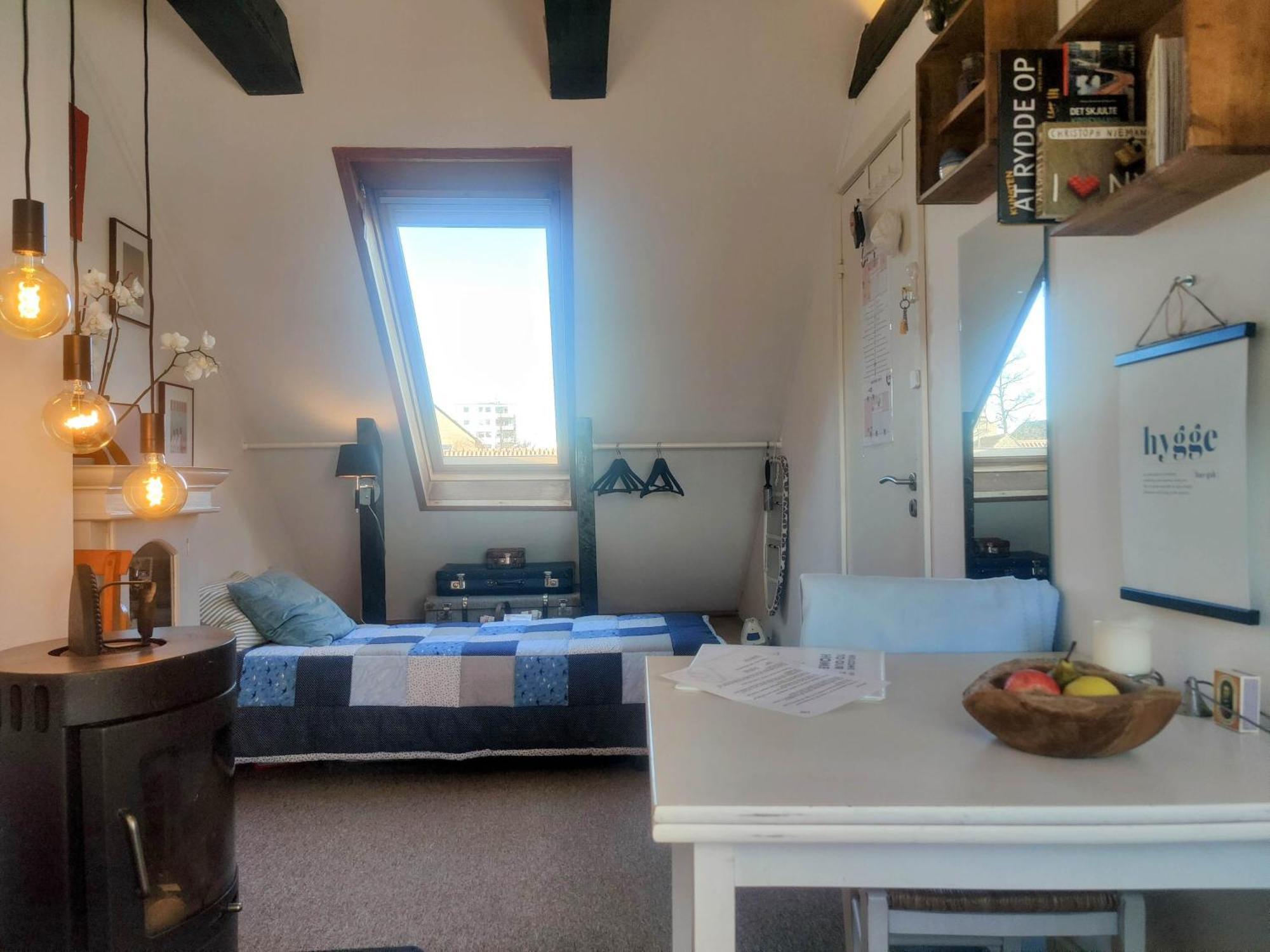 Cozy Haven - Bright Small Rooms, Easy Public Transport Apartament *