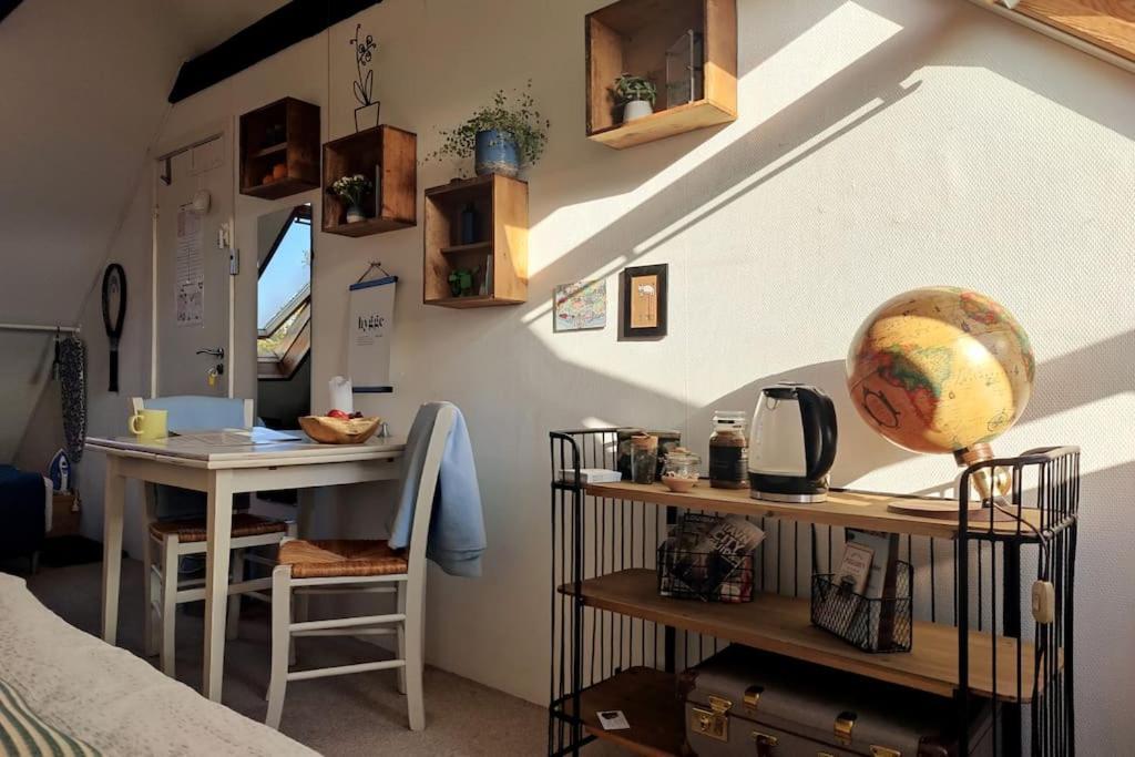 Cozy Haven - Bright Small Rooms, Easy Public Transport Apartament *